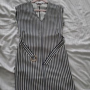 H&M midi dress, like new, size 0 wears size 2